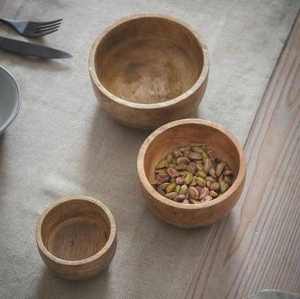 Bol en acier poli, texturé, durable, au design moderne et antique, idéal pour servir des salades, des fruits, des clés ou à des fins décoratives rondes - Product Image 4