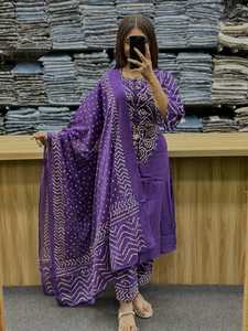 Conjunto de Kurti Recto con Estampado Bandhani Morado, Pantalón y Dupatta, Ropa Étnica India y Pakistaní para Mujer, Ropa Casual para Festivales - Product Image 1