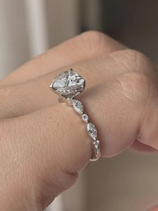 Anillo de Compromiso con Diamante Cultivado en Laboratorio de 3 Quilates con Corte Corazón, Oro Blanco de 14K, Solitario, Certificado IGI - Product Image 5