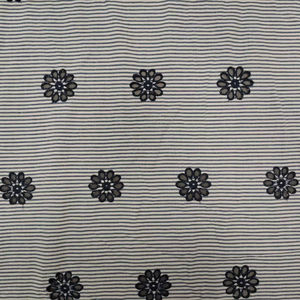 Tela de algodón peinado transpirable, ligera y estampada con rayas azul marino y blancas, ideal para vestidos de mujer y niña. - Product Image 1