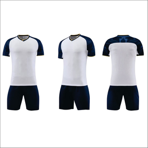 ชุดยูนิฟอร์มฟุตบอลแขนสั้นผ้าโพลีเอสเตอร์แบบเรียบ ระบายอากาศได้ดี สำหรับฤดูหนาว เหมาะสำหรับทั้งชายและหญิง - Product Image 4