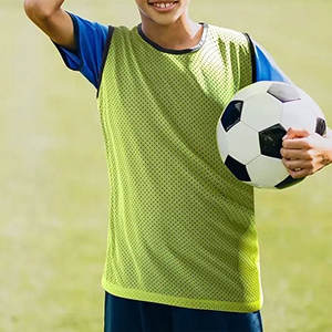 Bavoir d'entraînement réversible et respirant personnalisé |   Maille de protection noire et verte néon |   Gilet d'entraînement double couche à séchage rapide avec logo personnalisé - Product Image 6