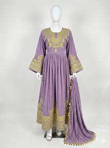 Vestido largo afgano de lujo con corpiño de terciopelo premium, intrincado bordado con hilo dorado y amplio vuelo circular. - Product Image 3