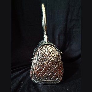 Bolso de mano de metal grabado a mano de diseño artesanal God Grace, con logotipo personalizado, de lujo, para fiesta de bodas, para mujer, a la moda - Product Image 3