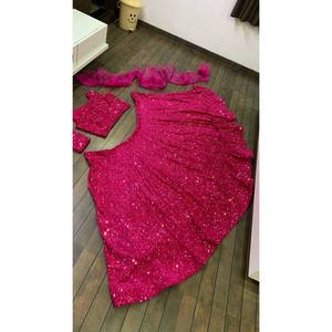 Lehenga Choli de Diseño Artesanal con Corte en A para Fiestas, con Bordado de Lentejuelas en Toda la Prenda y Cintura Impero - Product Image 5