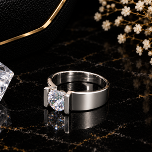Bague de fiançailles classique solitaire pour femme avec diamant rond brillant de 1,5 ct cultivé en laboratoire, or massif 18 carats et certification IGI - Product Image 3