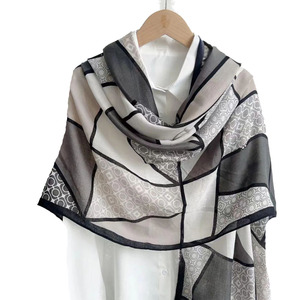 Bufanda para mujer, suave y ligera, chal de moda para todas las estaciones, elegante accesorio para el cuello, acogedor y cálido, invierno, otoño, primavera - Product Image 2