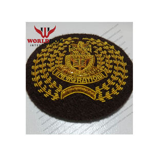 Casquettes et bérets d'officiers nigériens de haute qualité avec broderie artisanale en fil d'or - Product Image 1