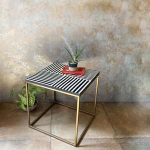 Mesa de Centro Redonda Hecha a Mano con Incrustaciones de Hueso, Patrón Floral, Resina Azul, Mesa de Lujo con Base de Pedestal de Latón para Sala de Estar - Product Image 4