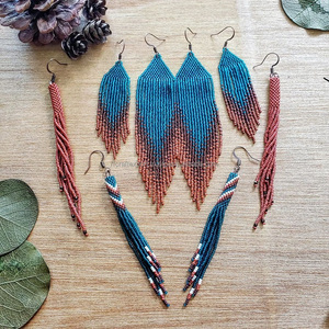 Vente en gros de boucles d'oreilles en verre véritable, élégantes et légères, avec pompon en perles, bohème tribal pour filles, artisanat RF pour femmes - Product Image 6