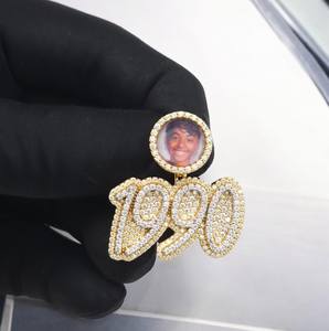 Pendentif personnalisé 1990 avec photo, serti de moissanite, bijoux hip-hop, finition or - Product Image 1