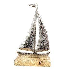 Grande sculpture de bateau à voile en aluminium sur socle en bois, ornement nautique argenté pour la décoration intérieure du salon ou du bureau - Product Image 1