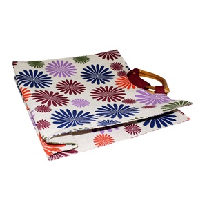 Sac de courses en jute laminé PP à imprimé floral de haute qualité avec poignée en bois, tendance pour femmes et jeunes filles, idéal pour les courses et les cadeaux - Product Image 3