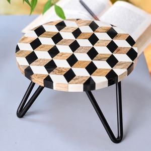 Élégant support à gâteau en bois et en fer avec finition rustique pour réception de mariage et présentation en boulangerie - Product Image 5