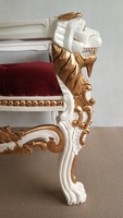 Fauteuil Trône de Roi Élégant en Bois Massif, Design Victorien, avec Tête de Lion Sculptée, Finition Feuilles d'Or Blanc, Capitonnage, Style Antique pour Hôtel