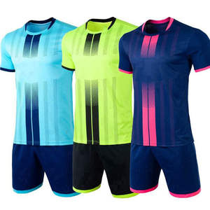 Nouvel ensemble maillot et short de football 100 % polyester personnalisé, respirant, séchage rapide, pour l'entraînement, tenue de sport, uniforme de football, fabrication professionnelle - Product Image 1