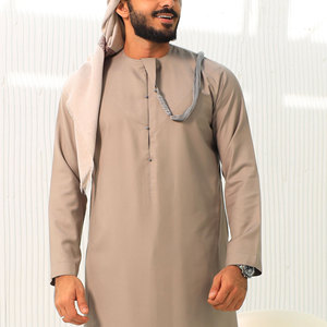 Fabricant OEM de Thobe, vêtement islamique à manches longues conçu pour un usage quotidien et une production sous marque privée - Product Image 2