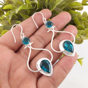 Pendientes elegantes y modernos de diseño con piedra de apatita morada en plata de ley 925 para mujeres y niñas, ideales para fiestas. - Product Image 1