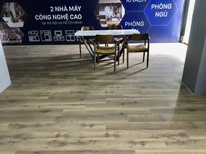 พื้น SPC แบบแข็ง VFLOOR รุ่นโมเดิร์น กันน้ำ ทนต่อรอยขีดข่วน ระบบคลิ๊กล็อค ติดตั้งง่าย ขนาดกลาง รับประกัน 5 ปี - Product Image 1