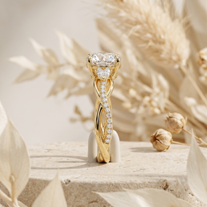 Anillo de Compromiso de Oro 14K con Moissanita Personalizado al por Mayor, Banda Trenzada Solitario con Piedras de Acento, Joyería Fina de Lujo - Product Image 2