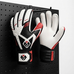 Conception de préhension professionnelle pour les gants de gardien de but d'entraînement de football, gants de gardien de but de football de qualité supérieure, paume en latex, ajustement confortable - Product Image 3