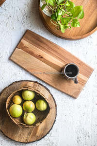 Planche à découper artisanale en bois massif, écorce et grain de bois, écologique, compatible lave-vaisselle, best-seller indien de Craftsy Home - Product Image 5