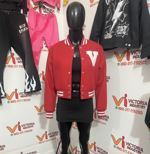 Blouson universitaire court en laine pour femme, manches en cuir, vente en gros, personnalisation OEM, faible MOQ, patchs en chenille - Product Image 3