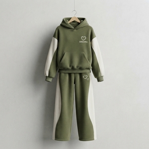 Ensemble de survêtement décontracté pour femme, vert olive et blanc, avec sweat à capuche oversize et pantalon de jogging à jambes larges, tenue deux pièces - Product Image 1