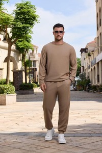 Ensemble de survêtement unisexe élégant et de qualité supérieure, 2 pièces, décontracté, confortable, pour tous les jours, streetwear, vêtements de détente - Product Image 3