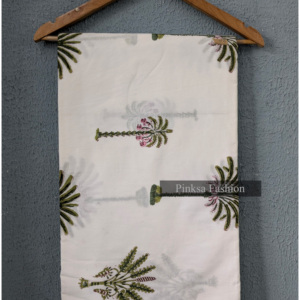 Algodón estampado a mano con base verde menta y detalles florales en azul índigo y blanco. - Product Image 3