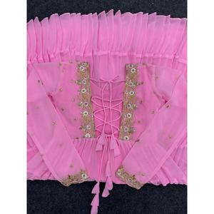 ชุดเดรสทำงานผ้าจอร์เจียแบบมีสีชมพูและด้านล่าง - Product Image 2