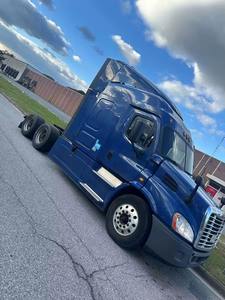 Camión Tractor 6x4 con Volante a la Izquierda, Motor Diésel de Alta Resistencia para Transporte y Logística Internacional por Carretera - Product Image 3