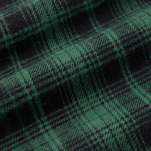 Pantalon de détente large en flanelle à carreaux vert et noir pour femme, avec taille haute élastique, cordon de serrage et poches latérales, idéal pour la détente ou comme vêtement de nuit décontracté - Product Image 6