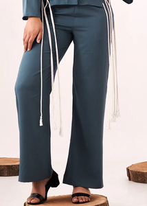 Pantalon large bleu premium pour femmes, design confortable à taille haute, coupe ample et fluide, parfait pour le travail, les soirées ou le quotidien - Product Image 3
