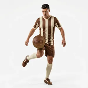 Ballon de football rétro en cuir PU cousu, style ancien, pour les sports d'équipe, la présentation et la collection vintage. - Product Image 3