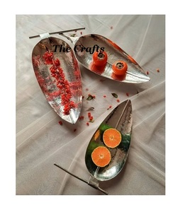 Juego de Tres Tazones para Servir en Forma de Hoja, de Acero Inoxidable Pulido de Alta Calidad, para Aperitivos, Alimentos y Frutas - Vajilla Ecológica - Product Image 1