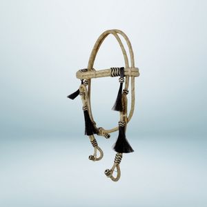 Cabestro Artesanal para Caballo Estilo Western, Cuero Crudo con Nudos Naturales/Negros, Diseño Duradero y Elegante - Product Image 1
