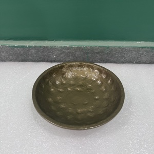 Bandeja Redonda Pequeña de Aluminio Decorativa Moderna con Acabado Dorado - Product Image 5