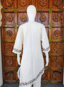 เสื้อทูนิคผ้าฝ้ายสไตล์โบฮีเมียนแบบลำลองพรีเมียม ทรงเอซิมเมตริก คอวี แขนยาว ลายพิมพ์บล็อก ปักลาย ระบายอากาศได้ดี เหมาะสำหรับฤดูใบไม้ผลิและฤดูร้อน - Product Image 4