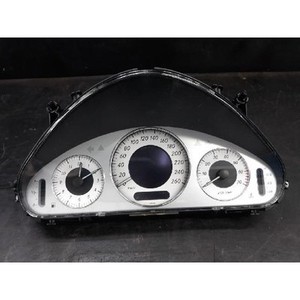 Velocímetro del Grupo de Instrumentos Clase E, Usado, OEM 2115402547 - Product Image 1