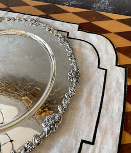Assiette de service élégante en métal argenté pour la décoration de table, plateau de service haut de gamme pour mariages et événements, vaisselle - Product Image 6