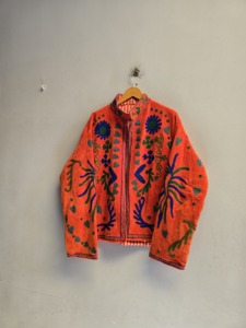 Chaqueta Suzani de Terciopelo Naranja Premium para Mujer, Bordado Floral de Corazones, Estilo Bohemio Étnico, Abrigo de Invierno de Diseñador al por Mayor - Product Image 1