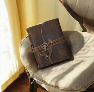 Diario de cuero vintage hecho a mano - Libro de las sombras en blanco con cierre de llave de latón - Product Image 3