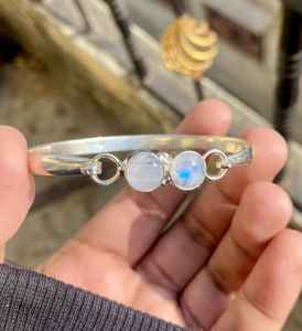 Brazalete de Piedra Lunar Arcoíris, Plata de Ley 925, Hecho a Mano, Minimalista, Joyería de Piedras Preciosas Naturales, Regalo - Product Image 2