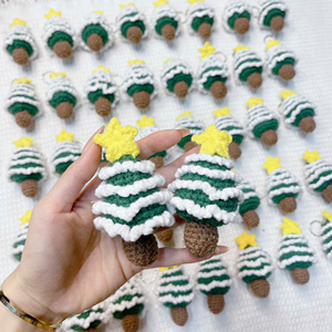 Porte-clés de Noël en crochet personnalisé, fait main, motif Père Noël, arbre, couronne, ornement, cadeau promotionnel pour événements, souvenir de vacances, vente en gros - Product Image 4