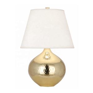 โคมไฟตั้งโต๊ะแบบไม่ใช้สีทองทุบสำหรับห้องนั่งเล่นโคมไฟตั้งโต๊ะโลหะโคมไฟข้างเตียงหรือโถงทางเดินบ้านขายส่ง - Product Image 1