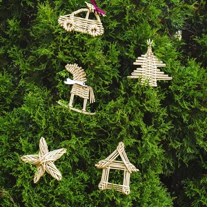 Ornement suspendu en rotin vintage fait main de haute qualité, décoration rustique de Noël avec texture tissée naturelle pour arbre et décoration intérieure - Product Image 5
