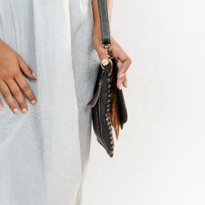 Nuevo estilo occidental hecho a mano con pelo en piel oculta bolso de hombro con flecos de cuero estilo bohemio cuero tallado bolsos de piedra turquesa - Product Image 3