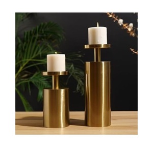 Porte-bougie en métal fiable avec structure renforcée, texture lisse et stabilité solide pour une décoration intérieure et un éclairage cohérent. - Product Image 6