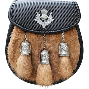 Sporran écossais à nœud celtique en cuir noir avec trois chaînes et pompon en fourrure pour kilt et tenue des Highlands - Product Image 4